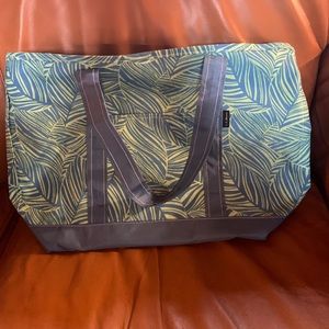 L.L.Bean Everyday Lightweight Tote (Medium) in Mountain Blue Leaf